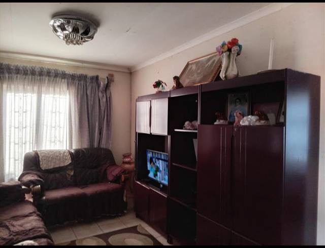 3 BEDROOM HOUSE FOR SALE IN NGWELEZANA